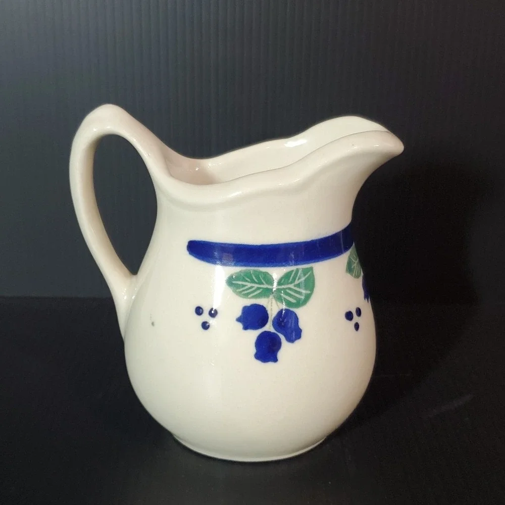 Vintage Hartstone Pottery USA  1980's BLUEBERRY PATTERN‎ CREAMER MINT Condition